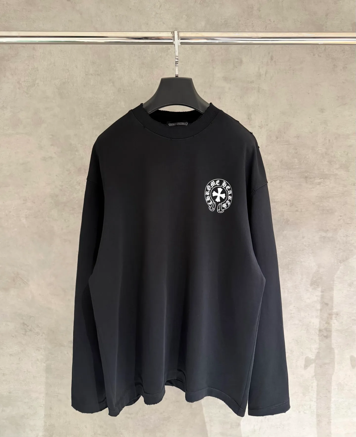 🅿️340 [Strict quality control] CH Croixin's new long-sleeved sweatshirt T-shirt. Heavy 340g double yarn fabric. Wash the whole garment twice. Frayed and torn on all four sides. Heavy fabric. The neckline is made of icy Solona. Loose fit. Deep, wide and stylish. No deformation or shrinkage. Color: 3 colors, black, white and gray. Size: M-2xl